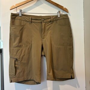 Patagonia women’s tribune cargo shorts size 10 NWT!